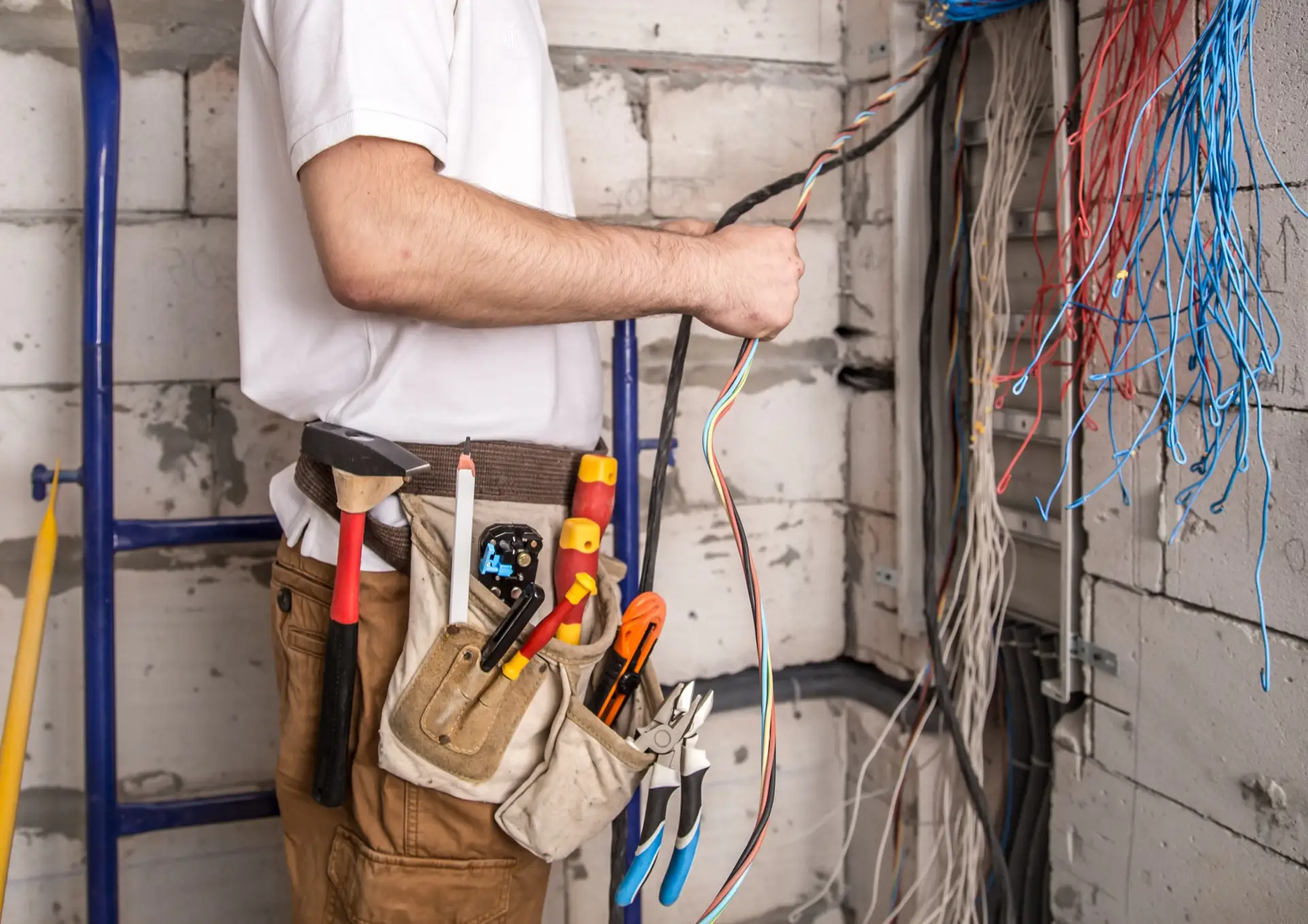 Usługi elektryczne – poszukiwanie elektryka często jest koniecznością